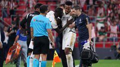 Rüdiger cheers on Militao, through tears, after leaving the pitch at San Mamés seriously injured.