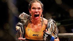 DALLAS, TEXAS - JULY 30: Amanda Nunes of Brazil celebrates after defeating Julianna Pena in their bantamweight title bout during UFC 277 at American Airlines Center on July 30, 2022 in Dallas, Texas. Amanda Nunes won via unanimous decision.   Carmen Mandato/Getty Images/AFP
== FOR NEWSPAPERS, INTERNET, TELCOS & TELEVISION USE ONLY ==