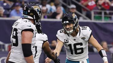 HOUSTON, TEXAS - JANUARY 01: Trevor Lawrence #16 of the Jacksonville Jaguars celebrates with Snoop Conner #24 of the Jacksonville Jaguars after a touchdown during the third quarter \aht at NRG Stadium on January 01, 2023 in Houston, Texas.   Bob Levey/Getty Images/AFP (Photo by Bob Levey / GETTY IMAGES NORTH AMERICA / Getty Images via AFP)