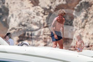 Antoine Griezmann waits for conflict resolution in Ibiza