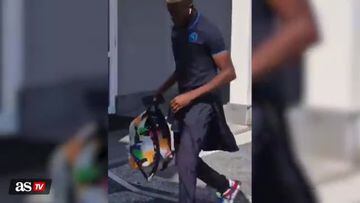 Watch: Osimhen snubs teammates as he arrives to hotel