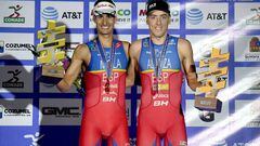 Mario Mola y Fernando Alarza, con sus trofeos.