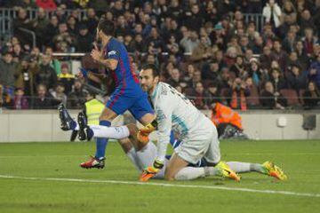 1-0. Luis Suárez anotó el primer tanto. 
