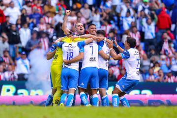 Players of Puebla celebrate after winning in the penalty shoot out the playoff match between Puebla and Chivas