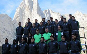 Los Rayados de Monterrey se tomaron la foto oficial para el Clausura 2012 en La Huasteca. El equipo albiazul no posó con su tradicional uniforme, sino con pants debido al terrible frío que se experimentaba a la hora de realizar la sesión. 