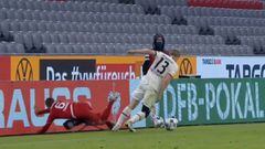 Pudo acabar muy mal: el terrible empujón a Thiago en el duelo Bayern-Eintracht