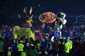 A las 8 de la noche comenzó la clausura de las justas que estuvo marcada por tres aspectos. La entrega de la próxima edición de los Juegos a Panamá que será la próxima sede, la muestra del Carnaval de Barranquilla y el concierto de Silvestre Dangond.
