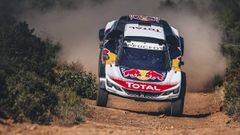 Carlos Sainz ha presentado el nuevo Peugeot para el Dakar.