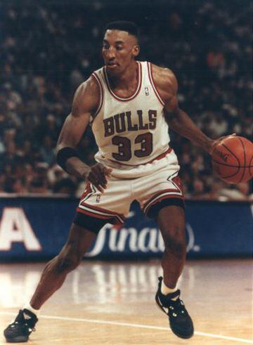 Jugó en los Chicago Bulls (1987-1998), en los Houston Rockets (1998-1999), Portland Trail Blazers (1999-2003), de nuevo con los Chicago Bulls (2003-2004), Torpan Pojat (2008) y con los Sundsvall Dragons (2008). Ganó seis anillos de la NBA (1991, 1992, 1993, 1996, 1997 y 1998), fue elegido siete veces en el Mejor quinteto de la liga y participó en siete ediciones del All Star.