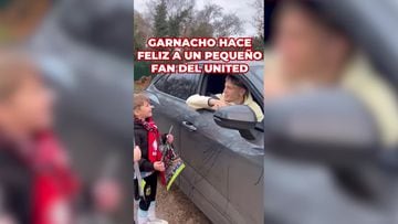 Es un regalo que nunca va a olvidar: el detallazo de Garnacho con un fan del United
