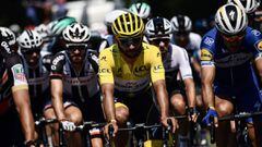 Fernando Gaviria pierde el liderato del Tour de Francia por una ca&iacute;da masiva que impidi&oacute; que disputara la etapa. Peter Sagan es el nuevo l&iacute;der.