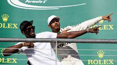 Hamilton y Bolt en el podio