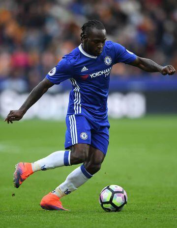 Victor Moses of Chelsea in action during the Premier League match between Hull City and Chelsea at KCOM Stadium on October 1, 2016 in Hull, England. (Photo by Shaun Botterill/Getty Images)