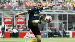 Inter Milan&#039;s Mauro Icardi controls the ball during the Serie A soccer match between Inter Milan and Sassuolo at the San Siro stadium in Milan, Italy, Sunday, May 14, 2017. (AP Photo/Antonio Calanni)