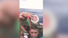 El momento en el que el campeón marroquí tira su medalla: "No sirve para nada"