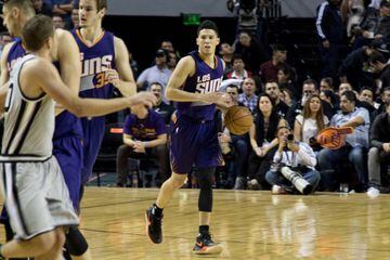 El joven escolta deslumbró a la Arena CDMX en la victoria de los Suns sobre los Spurs en 2017.