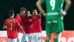 Vila Do Conde (Portugal), 18/10/2020.- Benfica&#039;s Luca Waldschmidt (2-L) celebrates with teammates after scoring the 1-0 lead during the Portuguese First League soccer match between FC Rio Ave and Benfica Lisbon in Vila do Conde, Portugal, 18 October 