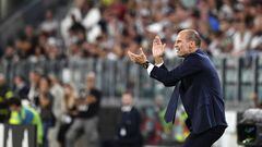 TURIN, ITALY, AUGUST 15:
Massimiliano Allegri, head coach of Juventus, gives indications to his players during the Italian Serie A football match between Juventus and Sassuolo at the Allianz Stadium in Turin, Italy, on August 15, 2022. (Photo by Isabella Bonotto/Anadolu Agency via Getty Images)