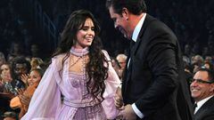 Camila Cabello hace llorar a su padre durante los Grammy, Staples Center, California. Enero 26, 2020.