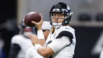 ATLANTA, GA - AUGUST 27: Trevor Lawrence #16 of the Jacksonville Jaguars warms up prior to a preseason game against the Atlanta Falcons at Mercedes-Benz Stadium on August 27, 2022 in Atlanta, Georgia.   Todd Kirkland/Getty Images/AFP
== FOR NEWSPAPERS, INTERNET, TELCOS & TELEVISION USE ONLY ==