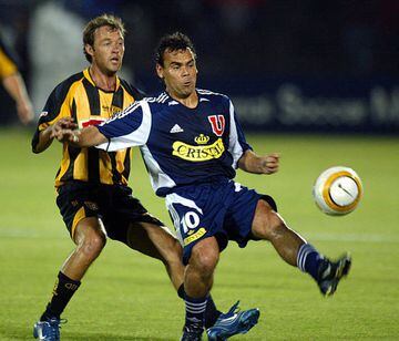 La 'Liebre' jugó el Superclásico del 10 de abril de 2005, cuando empataron 1-1 con un final muy polémica que incluyó pelea. En el gol de la U, Riveros asistió a Nelson Pinto.