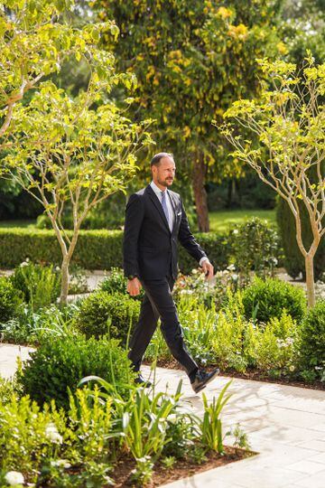 El príncipe heredero de Noruega, Haakon, asiste a la boda real del príncipe heredero de Jordania, Hussein, y Rajwa al Saif.