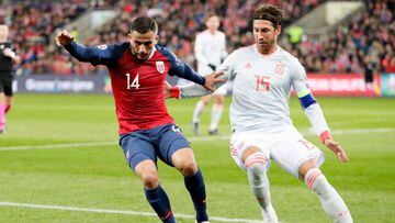 Norway&#039;s defender Omar Elabdellaoui (L) and Spain&#039;s defender Sergio Ramos vie for the ball during the Euro 2020 qualifying football match Norway v Spain in Oslo, Norway on October 12, 2019. (Photo by Tore Meek / NTB Scanpix / AFP) / Norway OUT