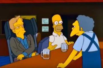 Temporada 10, capítulo 225, "They saved Lisa's brain". El científico británico ha aparecido en Los Simpson en cuatro episodios diferentes. Esta imagen es de su debut, cuando Homer le imita intentando que pague las consumiciones que se han tomado en el bar de Moe.