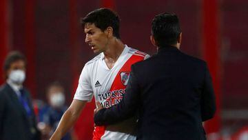 (FILES) In this file photo taken on January 05, 2021 Argentina&#039;s River Plate Ignacio Fernandez (L) is greeted by coach Marcelo Gallardo after being replaced during the Copa Libertadores semifinal football match against Brazil&#039;s Palmeiras at the Libertadores de America stadium in Avellaneda, Buenos Aires Province, Argentina. - Ignacio Fernandez, of Argentina&#039;s River Plate, was formalized on February 20, 2021 as new player of Brazilian Atletico Mineiro, coached by his fellow countryman Jorge Sampaoli. (Photo by MARCOS BRINDICCI / POOL / AFP)