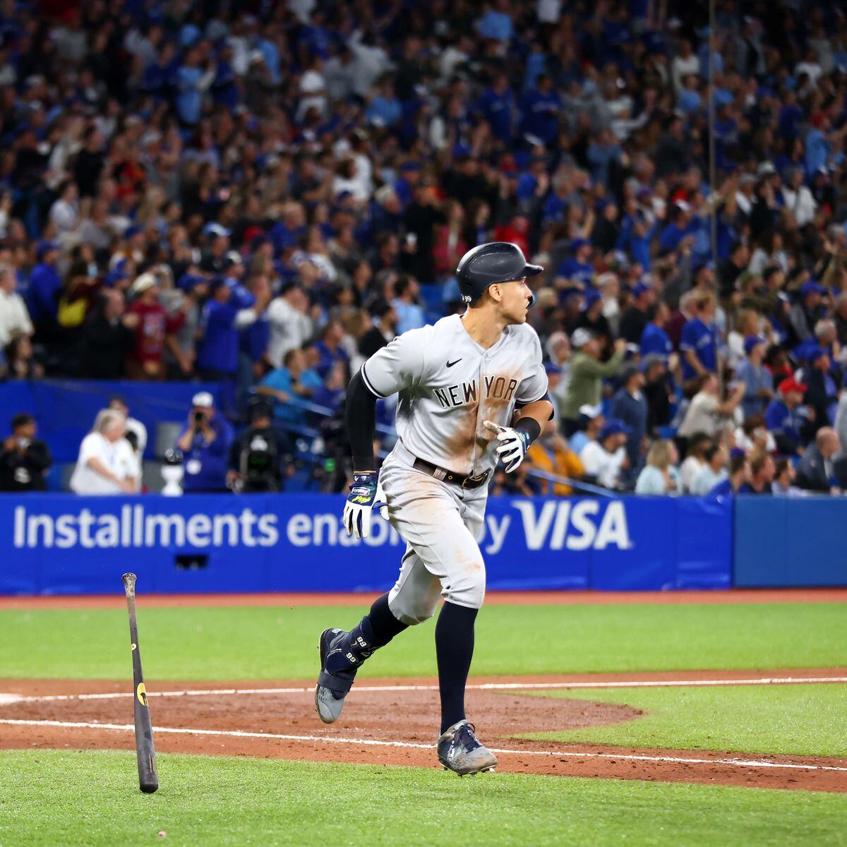 MLB - ALL RISE. Aaron Judge ties Roger Maris with No. 61!