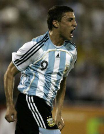Celebró 19 goles por Argentina (98, 2002, 2006) y hasta ahora es el máximo anotador en la historia de las Eliminatorias.