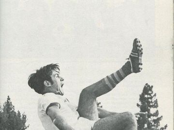 Mani Hernández fue elegido mejor jugador de Estados Unidos en 1968. Tres años después de haber emigrado a Estados Unidos desde Vallecas tras quedarse huérfano fue reconocido como el mejor jugador del país con el premio Herman. Ganó dos títulos con la Univ