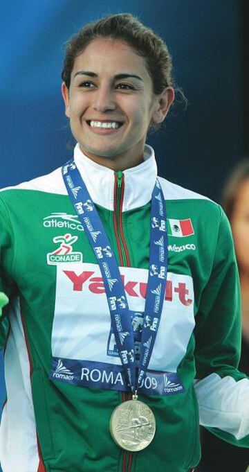Paola Espinosa logró el campeonato del mundo en clavados desde la plataforma de 10 metros en los Mundiales de la FINA en Roma 2009. Su oro es, hasta ahora, el único conseguido por la delegación mexicana en los Campeonatos.