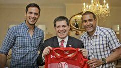 Paulo Da Silva regala playera del centenario del Toluca a Presidente de Paraguay