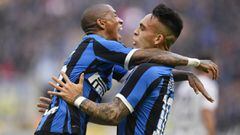 26 January 2020, Italy, Milan: Inter Milan&#039;s Lautaro Martinez (R) celebrtaes scoring his side&#039;s first goal with team mate Ashley Young during the Italian Serie A soccer match between Inter Milan and Cagliari Calcio at San Siro Stadium. Photo: Fa