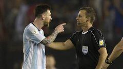 Argentina&#039;s forward Lionel Messi (L) argues with first assistant referee Emerson Augusto de Carvalho at the end of their 2018 FIFA World Cup Russia South American qualifier football match against Chile, at the Monumental stadium in Buenos Aires, on March 23, 2017.  The FIFA on March 28, 2017 suspended Messi for four Argentina games. / AFP PHOTO / JUAN MABROMATA
