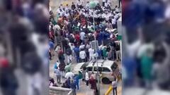 IMSS: Trabajadores del Hospital La Raza se enfrentan contra policías