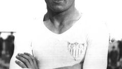 Vistió la camiseta del Sevilla desde 1934 hasta 1936. Defendió los colores del Real Madrid la temporada 1940-41.