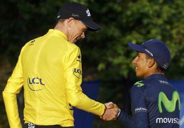 Team Sky rider Chris Froome of Britain (L), the race leader's yellow jersey holder and overall winner, shakes the hand of  second place Movistar rider Nairo Quintana of Colombia on the podium after the 109.5-km (68 miles) final 21st stage of the 102nd Tour de France cycling race from Sevres to Paris Champs-Elysees, France, July 26, 2015.  REUTERS/Stefano Rellandini