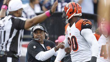 Oct 16, 2016; Foxborough, MA, USA; Cincinnati Bengals head coach Marvin Lewis pulls defensive end Michael Johnson (90) off the field after an altercation with the New England Patriots that lead to an unsportsmanlike penalty during the fourth quarter at Gillette Stadium. Mandatory Credit: Stew Milne-USA TODAY Sports