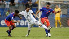 Wilmar Barrios y Falcao Garc&iacute;a marcando a Lionel Messi en el partido entre Colombia y Argentina por Copa Am&eacute;rica.