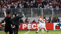Soccer Football - 2018 World Cup Qualifiers - Peru v Colombia - Nacional Stadium, Lima, Peru - October 10, 2017. Peru&#039;s Paolo Guerrero and Edison Flores celebrate. REUTERS/Mariana Bazo