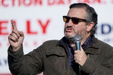 Shouting | US Senator Ted Cruz (R-TX) speaks at a campaign event in Georgia.
