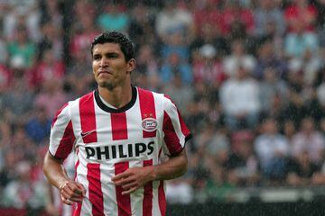 'El Maza' también pasó de ser rojiblanco de Guadalajara a ser rojiblanco con el PSV en el 2008. 