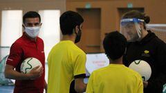 Qatar 2022: Tim Cahill visits football courses for people with disabilities