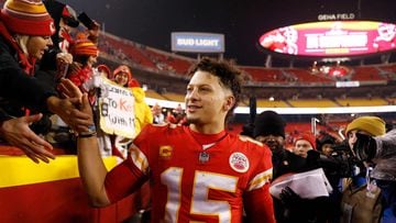 KANSAS CITY, MISSOURI - JANUARY 21: Patrick Mahomes #15 of the Kansas City Chiefs celebrates with fans after defeating the Jacksonville Jaguars in the AFC Divisional Playoff game at Arrowhead Stadium on January 21, 2023 in Kansas City, Missouri. The Kansas City Chiefs defeated the Jacksonville Jaguars with a score of 27 to 20.   David Eulitt/Getty Images/AFP (Photo by David Eulitt / GETTY IMAGES NORTH AMERICA / Getty Images via AFP)