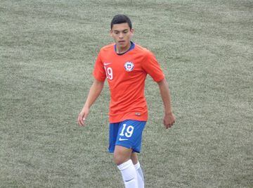 Nayel defendió a la selección chilena Sub 17 en un par de partidos amistosos en octubre de 2019. 