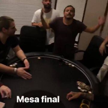 La mesa de póker profesional en casa de Neymar.