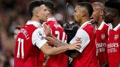 LONDON, ENGLAND - AUGUST 31: Gabriel Martinelli of Arsenal celebrates scoring their side's second goal with teammate Gabriel Jesus during the Premier League match between Arsenal FC and Aston Villa at Emirates Stadium on August 31, 2022 in London, England. (Photo by David Rogers/Getty Images)