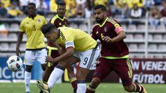 Falcao Garc&iacute;a y Tom&aacute;s Rinc&oacute;n en el partido entre Venezuela y Colombia por las Eliminatorias rumbo a Rusia 2018